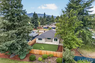 2211 Meals Dr, Medford, OR 97501 - Photo 30