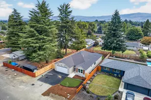 2211 Meals Dr, Medford, OR 97501 - Photo 32