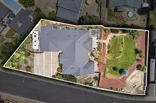 83 Hidden Valley Dr, Eagle Point, OR 97524 - Photo 2