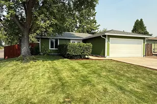2607 Castle Cir, White City, OR 97503 - Photo 2