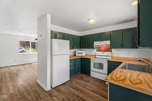 740 E Cascade Ave, Sisters, OR 97759 - Photo 14