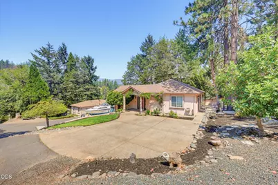 935 S 3rd Street, Jacksonville, OR 97530 - Photo 2