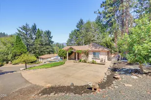 935 S 3rd St, Jacksonville, OR 97530 - Photo 2