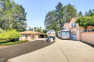 935 S 3rd St, Jacksonville, OR 97530 - Photo 52