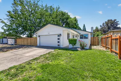 172 Sandlewood Drive, Medford, OR 97501 - Photo 2