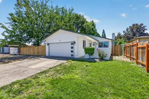 172 Sandlewood Dr, Medford, OR 97501 - Photo 2