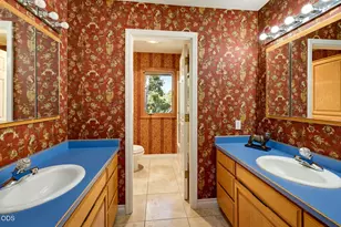 808 Pompadour Dr, Ashland, OR 97520 - Photo 56