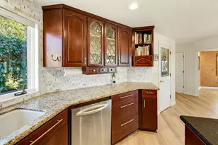 808 Pompadour Dr, Ashland, OR 97520 - Photo 28