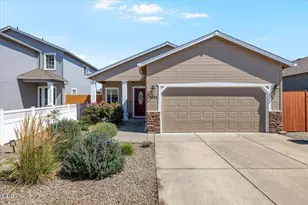 1084 Katie Mae Dr, Medford, OR 97501 - Photo 2