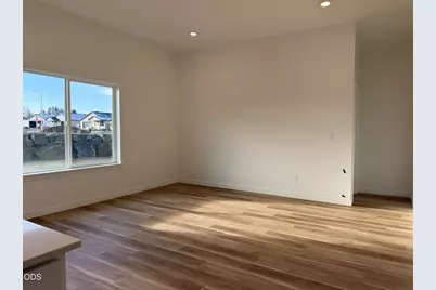 553 NE Mitchell Street, Madras, OR 97741 - Photo 22