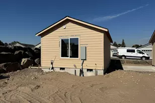 553 NE Mitchell St, Madras, OR 97741 - Photo 10