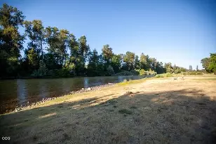 2990 S River Rd, Grants Pass, OR 97527 - Photo 22