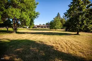 2990 S River Rd, Grants Pass, OR 97527 - Photo 30