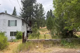 207 E Yahooskin St, Chiloquin, OR 97624 - Photo 2