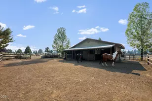60835 Jennings Rd, Bend, OR 97702 - Photo 36