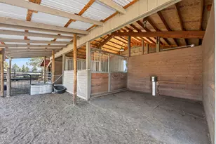 60835 Jennings Rd, Bend, OR 97702 - Photo 34