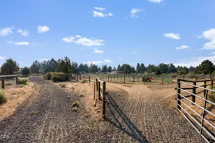 60835 Jennings Rd, Bend, OR 97702 - Photo 38