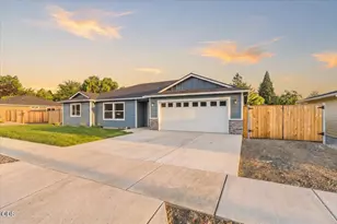 2981 Stonebrook Dr, Medford, OR 97504 - Photo 2