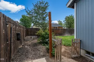 2620 NE 3rd St, Redmond, OR 97756 - Photo 22