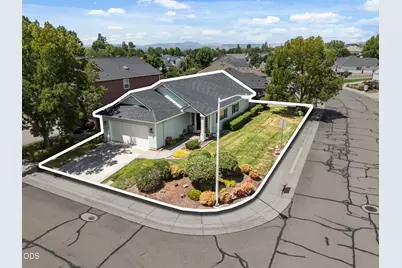 2783 Parkwood Village Lane, Central Point, OR 97502 - Photo 2
