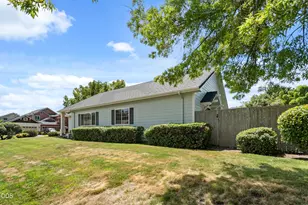 2783 Parkwood Village Ln, Central Point, OR 97502 - Photo 8
