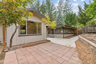135 Rolling Hills Dr, Grants Pass, OR 97526 - Photo 6