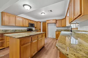 135 Rolling Hills Dr, Grants Pass, OR 97526 - Photo 16