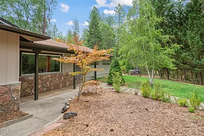 135 Rolling Hills Drive, Grants Pass, OR 97526 - Photo 2