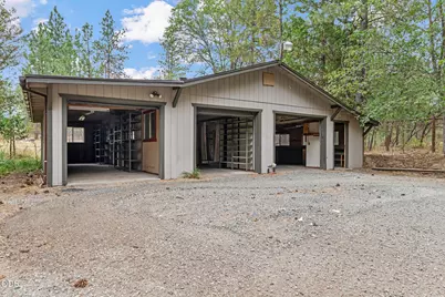 135 Rolling Hills Drive, Grants Pass, OR 97526 - Photo 38