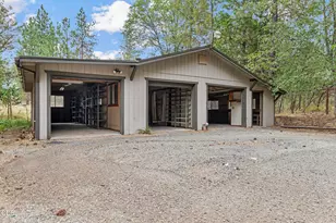 135 Rolling Hills Dr, Grants Pass, OR 97526 - Photo 38