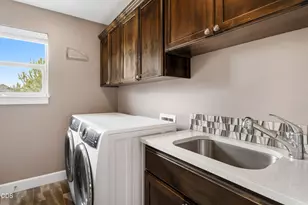 21340 NE Evelyn Pl, Bend, OR 97701 - Photo 22