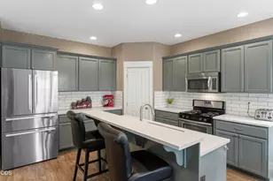 21340 NE Evelyn Pl, Bend, OR 97701 - Photo 8