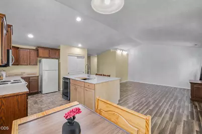 252 SW 33rd Drive, Redmond, OR 97756 - Photo 8