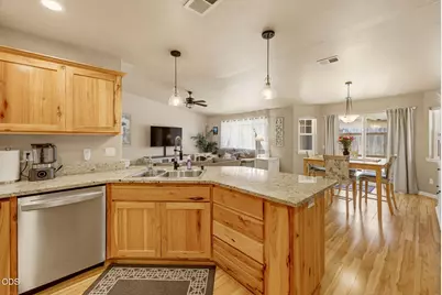1003 SE Grandview Avenue, Grants Pass, OR 97527 - Photo 4