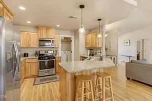 1003 SE Grandview Ave, Grants Pass, OR 97527 - Photo 8