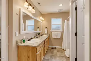 1003 SE Grandview Ave, Grants Pass, OR 97527 - Photo 22