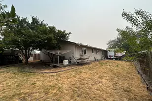 2807 Hammer Ct, Medford, OR 97501 - Photo 2