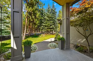 2721 NW Champion Cir, Bend, OR 97703 - Photo 8