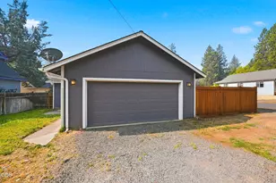 1564 NW Elgin Ave, Bend, OR 97703 - Photo 32