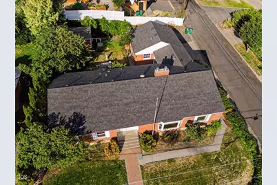 605 Hillside Avenue, Klamath Falls, OR 97601 - Photo 2
