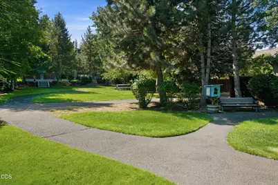 19350 SW Laurelhurst Way, Bend, OR 97702 - Photo 34