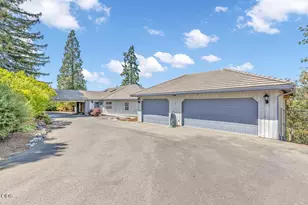 1282 Shady Ln, Grants Pass, OR 97527 - Photo 2