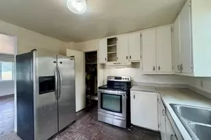 1035 SW I St, Grants Pass, OR 97526 - Photo 2