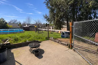 1039 SW I Street, Grants Pass, OR 97526 - Photo 6