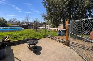 1039 SW I St, Grants Pass, OR 97526 - Photo 6