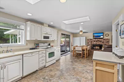 2978 Seckel Street, Medford, OR 97504 - Photo 12