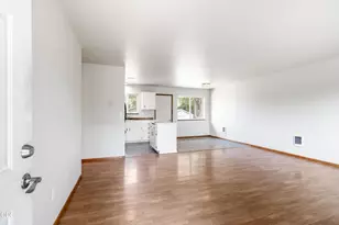 2943 SW Pumice Pl, Redmond, OR 97756 - Photo 4