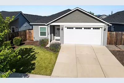 692 Kaitlin Lane, Medford, OR 97501 - Photo 1