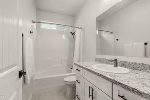 692 Kaitlin Ln, Medford, OR 97501 - Photo 18