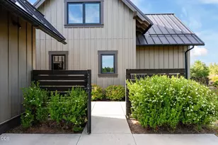 19374 Bonney Ln, Bend, OR 97702 - Photo 2